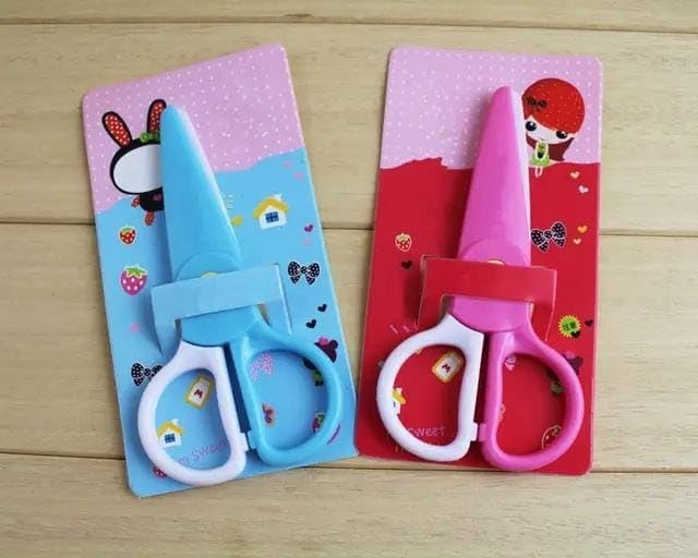 Safety Plastic Scissors For Kids Boys & Girls Ideal For Pre-Tranning and Learning Scissor Skills Decorative Paper Cutting Art Craft Scissors