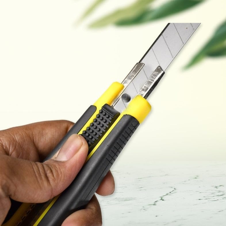 Heavy Duty 18 mm Cutter Knife Utility Knife Box Cutters, Utility Knife Retractable, Compact, Extended Use for Heavy Duty Office, Home, Craft Arts (Color as per Availability)