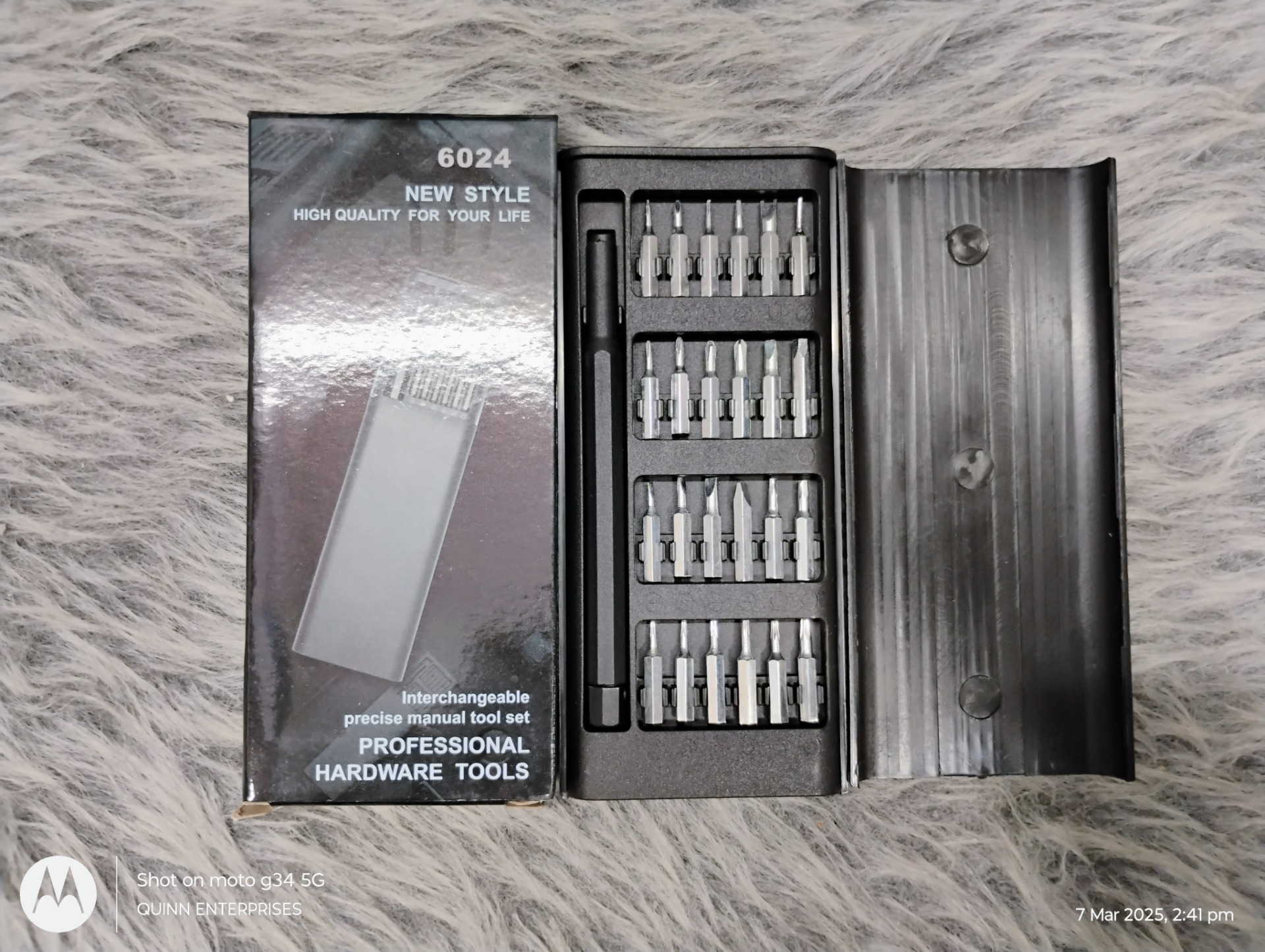 24 in 1 Mini Screwdriver Set with Case, Small Screwdriver Set of Flathead and Phillips, Screwdrivers Magnetic Micro Screwdriver Kit, Screwdriver Set for Electronics、Jewelers、PC、Glasses