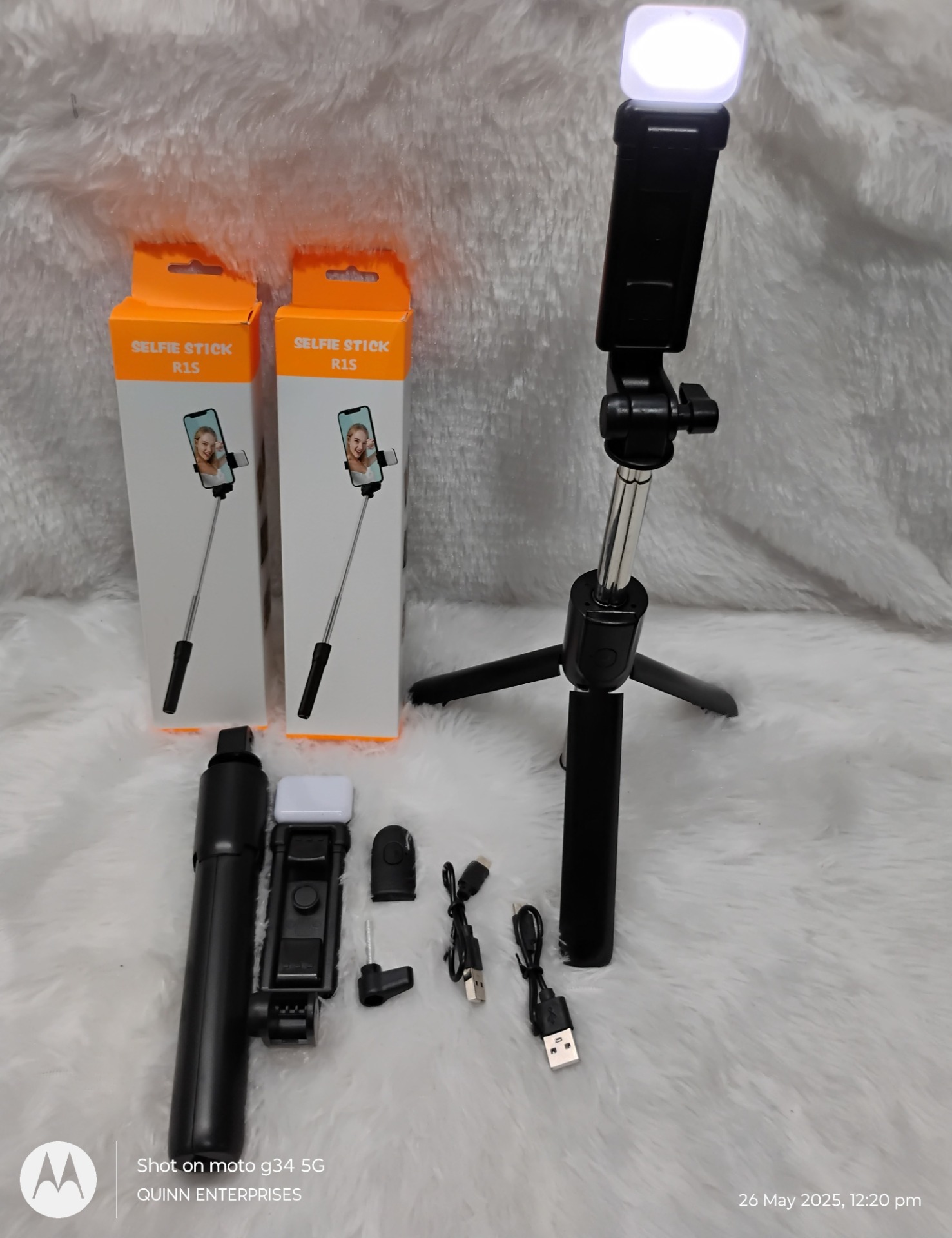 R1 Selfie Stick with LED Fill Light Tripod